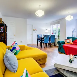 Freshair Breathe Gathering Partying Are Not Allowed Pls Apartment London
