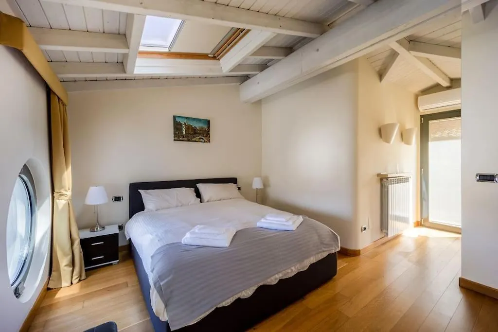 Napoleone'S Nest - Elegant And Central Milano Italia